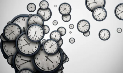 دراسة مفاجئة تؤكد.. مساعدة الآخرين تُبطئ شيخوخة الدماغ