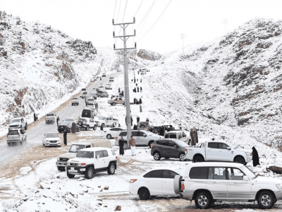 مشاهد نادرة للثلوج في شمال غربي السعودية