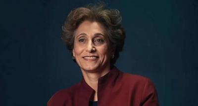 محمد بن راشد يهنئ سعاد العامري الفائزة بـ