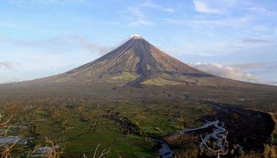 الفلبين ترفع مستوى التحذير من بركان مايون المضطرب