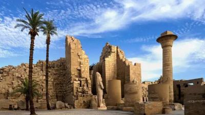 الأقصر المصرية تغص بآلاف السياح مع بدء الاحتفال برأس السنة