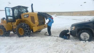 مركز وزارة الأشغال لجرف الثلوج في عيناتا يعمل على إنقاذ المواطنين