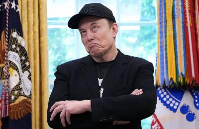 ماسك يتراجع عن تأسيس حزب سياسي تحت ضغط فانس