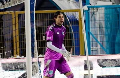 حارس مرمى يرتشف القهوة أثناء مباراة في تركيا (فيديو)