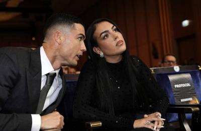 مبلغ مالي كبير.. خطيبة رونالدو تكسب قضية 