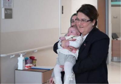 أم تركية ترمي رضيعتها من الطابق الرابع