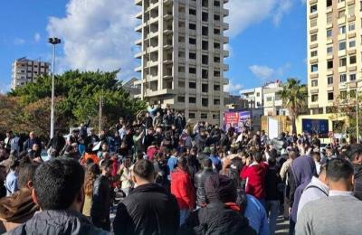 احتجاجات للسوريين في اللاذقية وطرطوس.. إليكم التفاصيل