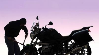 سرقة درّاجات وتزوير هوية.. سجين بقبضة المعلومات