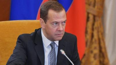 ميدفيديف: غرينلاند قد تصوت للانضمام إلى روسيا