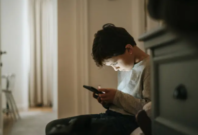 معلمو بريطانيا ينتفضون ضد مواقع التواصل.. 