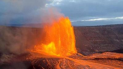 هاواي.. بركان كيلويا الأكثر نشاطا في العالم يقذف كتلاً من الحمم النارية