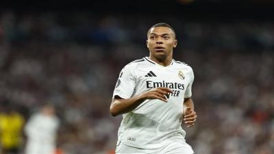 بعد الإصابة.. ألونسو يحسم مصير مشاركة مبابي في كلاسيكو السوبر