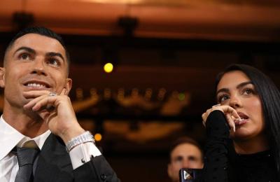 برفقة جورجينا.. ابنة رونالدو تفاجئ والدها بموهبة رائعة