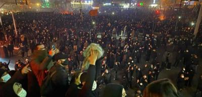 واشنطن تدعو مواطنيها لمغادرة إيران فوراً... مع تواصل الاحتجاجات