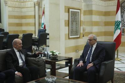 سلام يلتقي لودريان في السراي الحكومي