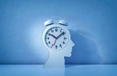 كيف يؤثر توقيت نشاطك اليومي على صحة دماغك؟