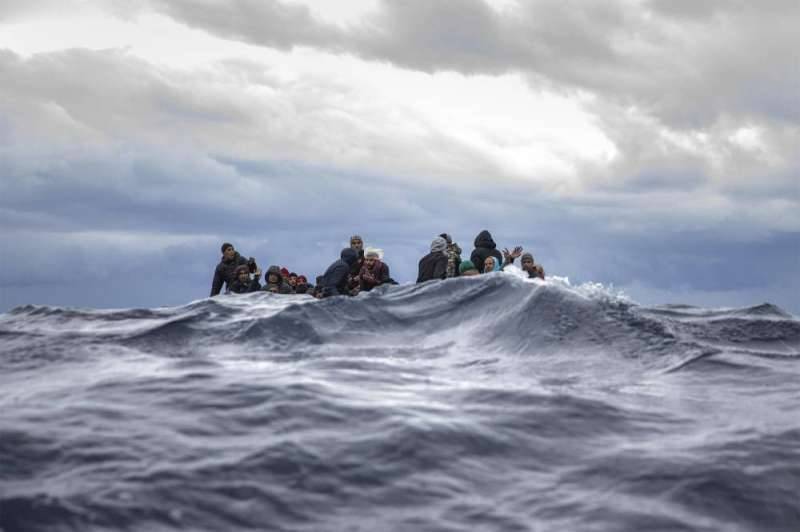 وفاة 19 مهاجرا أفريقيا بعد غرق قاربهم قبالة تونس