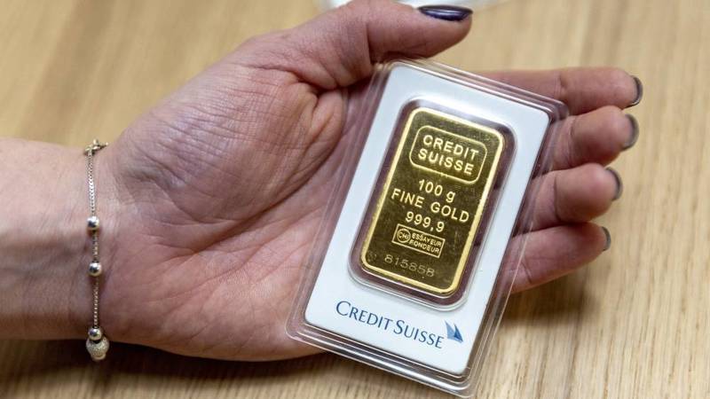 بالصور- طرح تذكارات بشعار كريدي سويس على متاجر إلكترونية