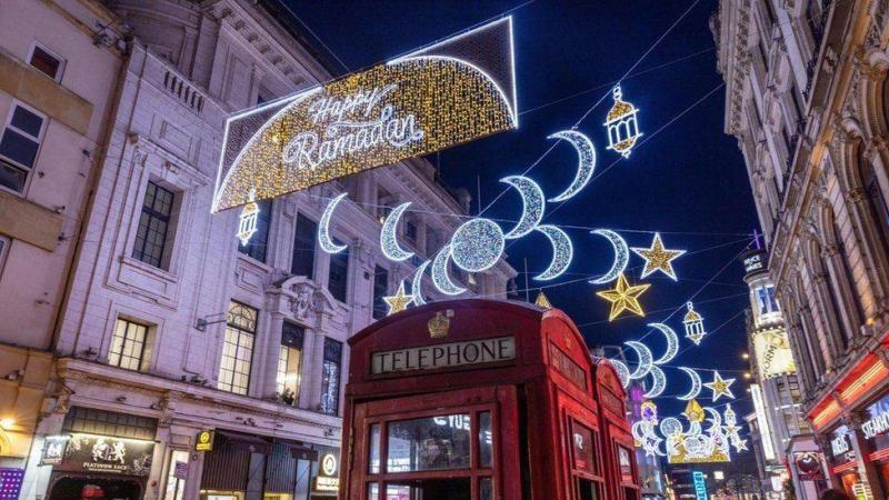 زينة رمضان في ميدان بيكاديللي البريطاني