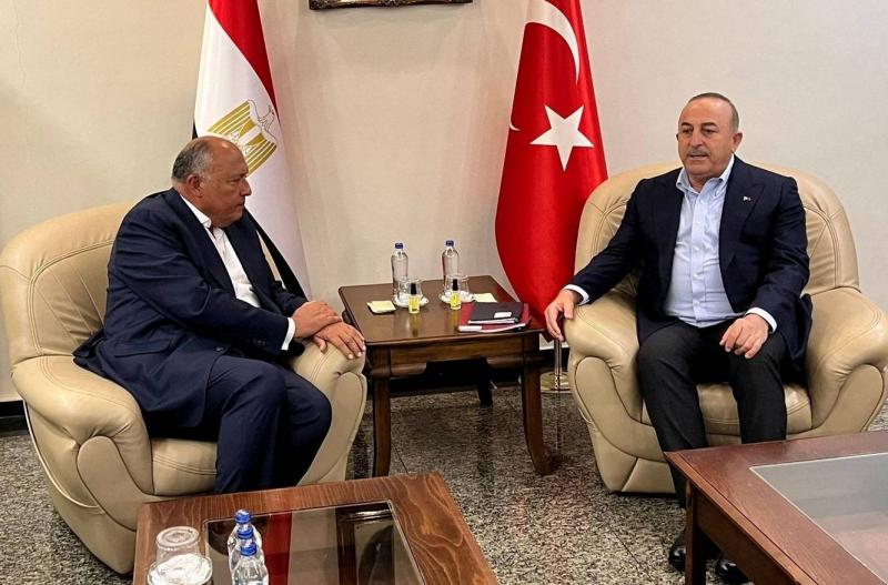 وزير خارجية تركيا في مصر لأوّل مرة منذ نحو عقد