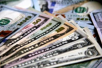 ارتفاع الين وتراجع الدولار بعد استقرار السوق المالي