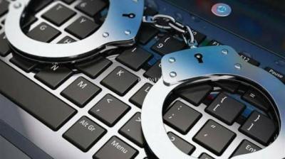 بعد إبتزازه لسفارتين عبر البريد الألكتروني.. وقع في قبضة قوى الأمن