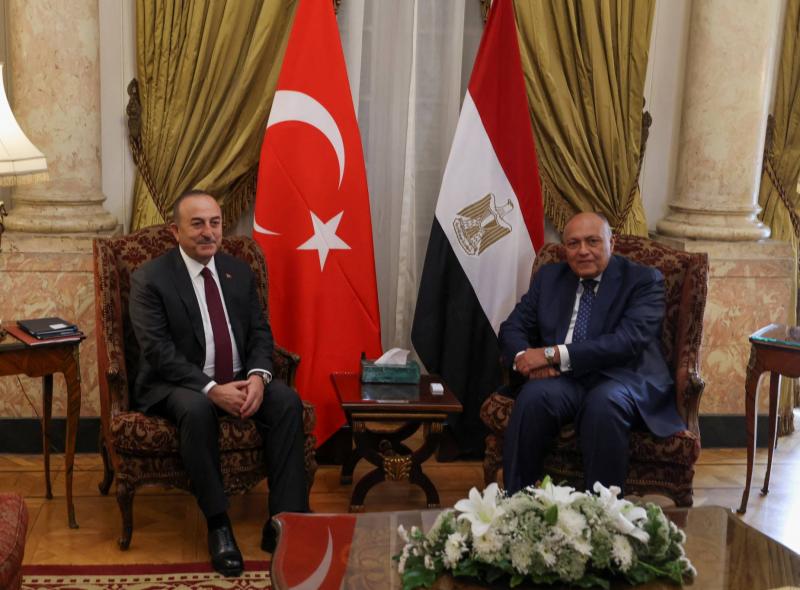 وزير الخارجية التركي يزور القاهرة لأول مرة منذ انقطاع العلاقات
