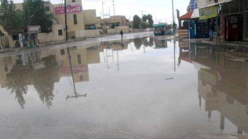 مياه الأمطار تداهم منازل البادية الأردنية