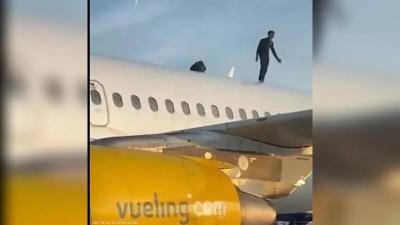 بالفيديو... تأخر رحلة سفر بسبب 