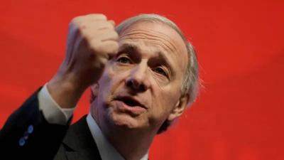 ملياردير شهير: العالم يقف على أعتاب انهيار النظام النقدي والسياسي الدولي