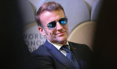 وسط تهديدات موسكو ومطامع واشنطن.. ماكرون يلتقي مسؤولي الدنمارك وغرينلاند