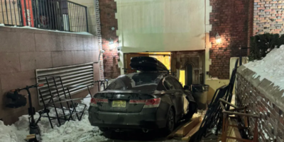 فيديو.. رجل يحاول اقتحام كنيس 