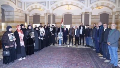 وفد أهالي الأسرى سلّم رئيس الحكومة مذكرة للمطالبة بتحرك رسمي عاجل لتحريرهم