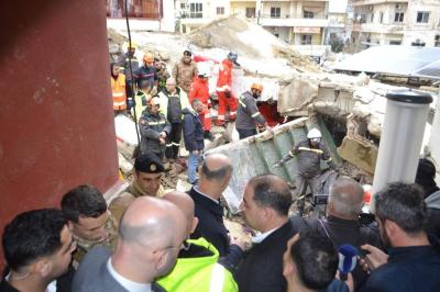 في طرابلس... تعزيزات وبحث مستمرّ عن شابة تحت الأنقاض