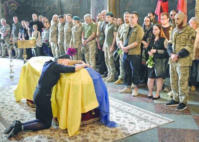 وسط القتال والتوتر.. تبادل جثامين بين موسكو وكييف