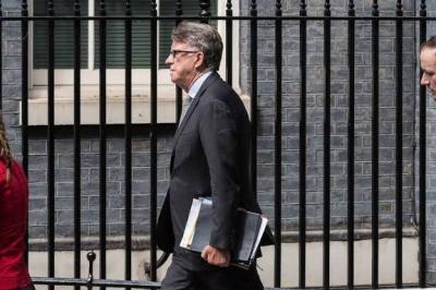 وثائق إبستين تهز لندن.. اتهامات بالخيانة داخل حزب العمال