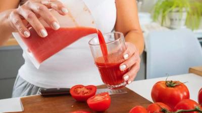 عصير الطماطم قد يخفّض ضغط الدم ويحمي قلبك