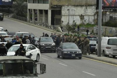 بالفيديو والصور- قطع الطرقات في بيروت وخلدة وعكار والبقاع احتجاجًا على زيادة الرسوم