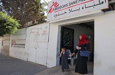 أطباء بلا حدود تعلق بعض العمليات في غزة.. بسبب مسلحين