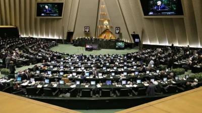 طهران تتمسك بالتخصيب... والبرلمان يبحث المفاوضات مع أميركا