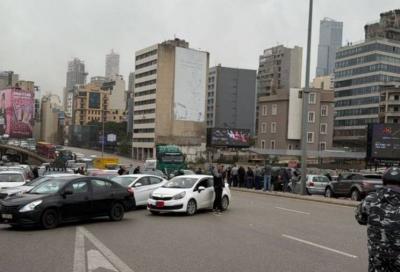 بالفيديو والصور- قطع الطرقات في بيروت وخلدة وعكار والبقاع احتجاجًا على زيادة الرسوم