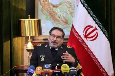 شمخاني : الصواريخ الإيرانية خط أحمر غير قابل للتفاوض