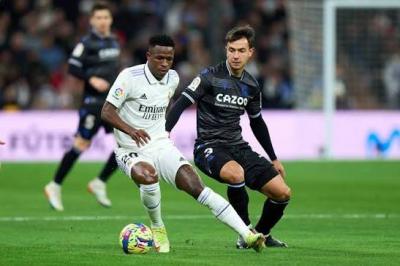 ريال مدريد يكتسح ريال سوسيداد برباعية ويعتلي صدارة الليغا