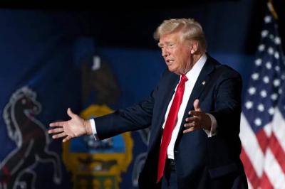 ترامب: خلال 10 أيام سنكتشف مدى إمكانية الاتفاق مع إيران