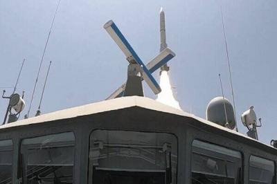 الحرس الثوري يختبر صاروخًا للدفاع الجوي في مضيق هرمز