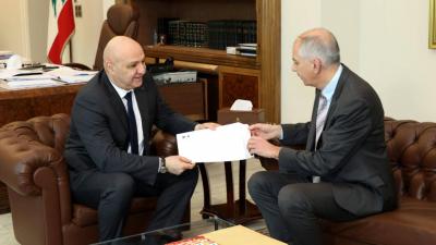 عون يتسلم دعوة من ماكرون لمشاركته في ترؤس مؤتمر دعم الجيش