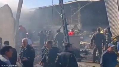 فيديو.. مروحية عسكرية تسقط في قلب سوق وسط إيران