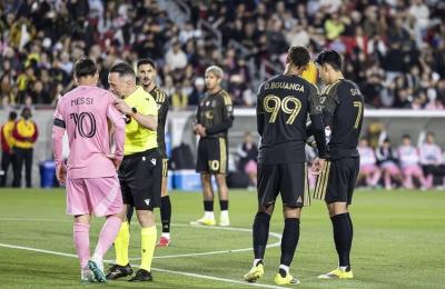 رابطة الدوري الأميركي تكشف حقيقة مزاعم تهجم ميسي على الحكام