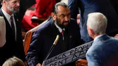 اقتياد نائب أميركي خارج القاعة خلال خطاب ترامب... بسبب فيديو أوباما