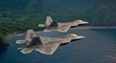 قبل مواجهة طهران... طائرات 